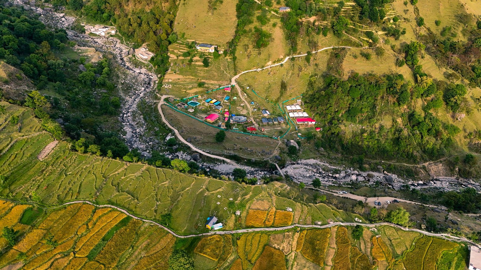 crazy cub campsite aerial view , Riverside Camping In Himachal